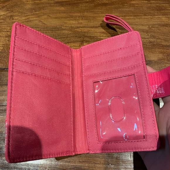 Glossy pink wallet - Picture 4 of 4